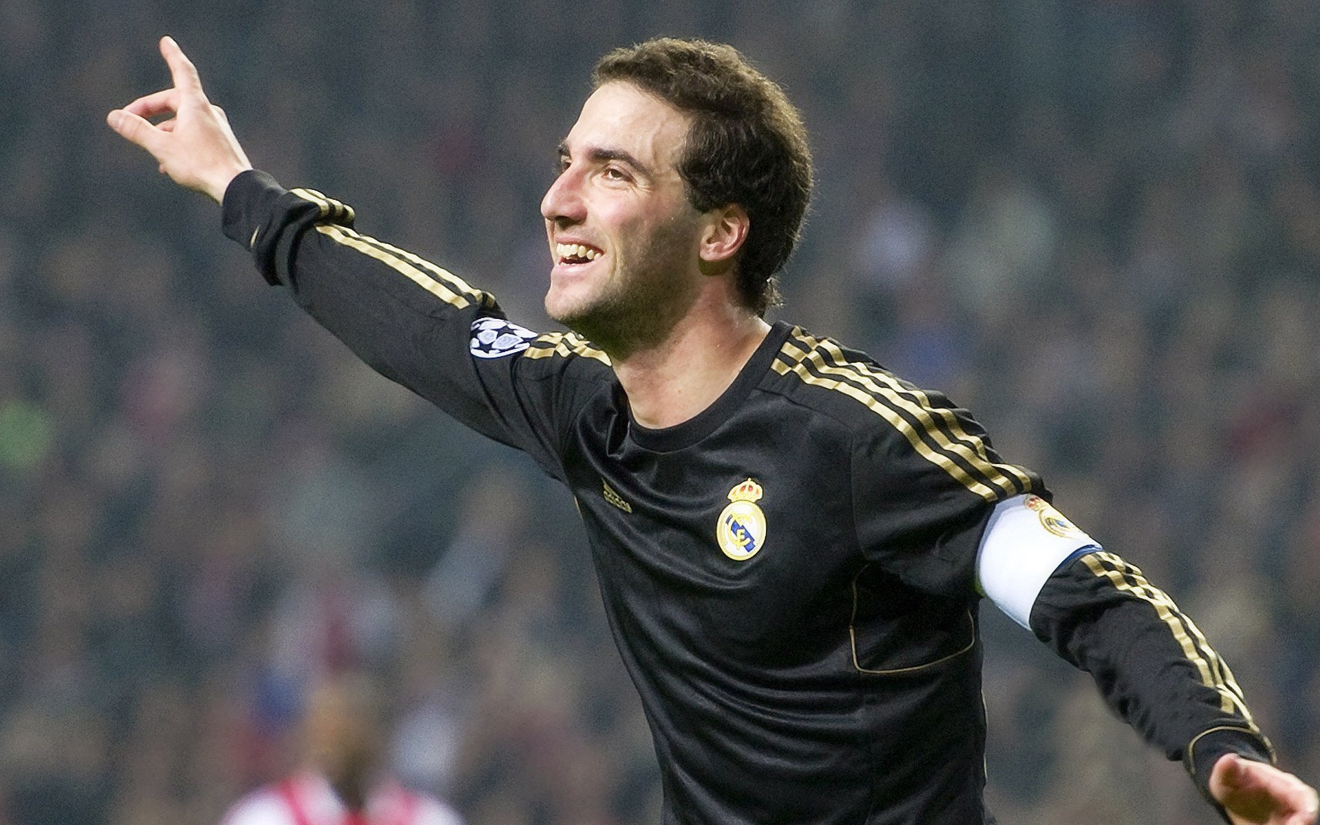 “帕布罗·马特拉的防守智慧与出色技术,塑造阿根廷美洲狮队未来”